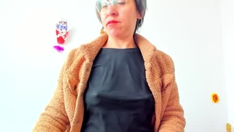 Rebbeca online show from 01/05/25, 12:53