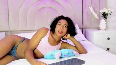 Rebeca online show from 12/18/25, 11:49