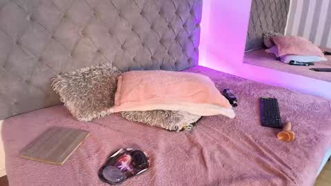 I invite you to my birthday on November 3th  online show from 01/04/25, 12:49