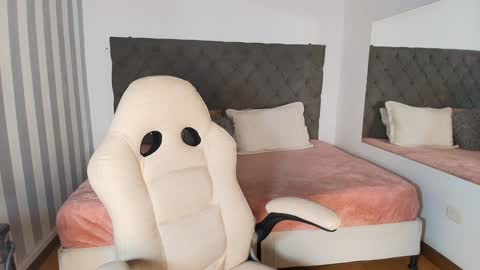 I invite you to my birthday on November 3th  online show from 01/12/25, 03:49