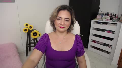 Snapshot of rebeca_milf chatting on 12/02/24, 11:18 REBECA online show from 12/02/24, 11:18
