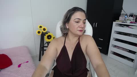 Snapshot of rebeca_milf chatting on 12/05/24, 02:42 REBECA online show from 12/05/24, 02:42