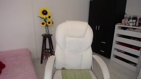 Snapshot of rebeca_milf chatting on 12/14/24, 12:12 REBECA online show from 12/14/24, 12:12