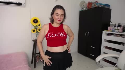 Snapshot of rebeca_milf chatting on 12/19/24, 01:18 REBECA online show from 12/19/24, 01:18