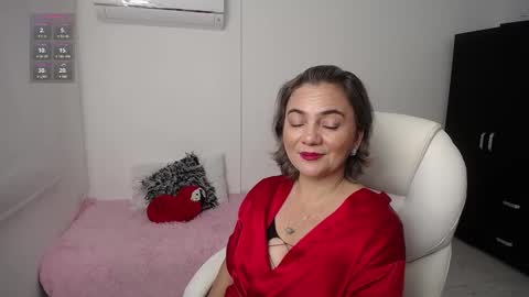 Snapshot of rebeca_milf chatting on 12/27/24, 11:17 REBECA online show from 12/27/24, 11:17