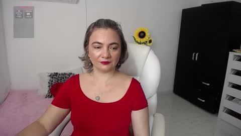 Snapshot of rebeca_milf chatting on 12/29/24, 12:45 REBECA online show from 12/29/24, 12:45