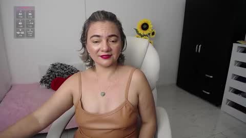 Snapshot of rebeca_milf chatting on 12/30/24, 01:36 REBECA online show from 12/30/24, 01:36