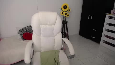 Snapshot of rebeca_milf chatting on 01/10/25, 02:04 REBECA online show from 01/10/25, 02:04