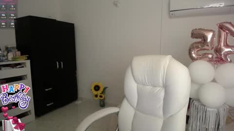 Snapshot of rebeca_milf chatting on 01/12/25, 12:55 REBECA online show from 01/12/25, 12:55