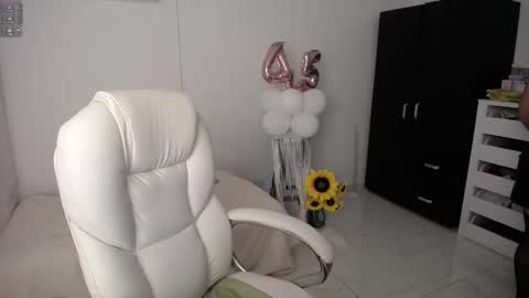 Snapshot of rebeca_milf chatting on 01/24/25, 11:23 REBECA online show from 01/24/25, 11:23