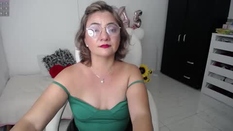 Snapshot of rebeca_milf chatting on 01/25/25, 02:26 REBECA online show from 01/25/25, 02:26