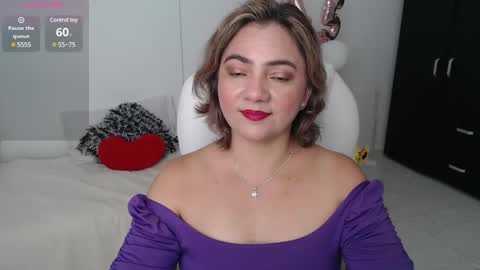 Snapshot of rebeca_milf chatting on 01/28/25, 12:00 REBECA online show from 01/28/25, 12:00