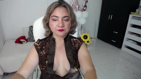 Snapshot of rebeca_milf chatting on 02/01/25, 02:37 REBECA online show from 02/01/25, 02:37