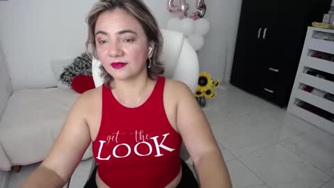 Snapshot of rebeca_milf chatting on 02/01/25, 12:16 REBECA online show from 02/01/25, 12:16