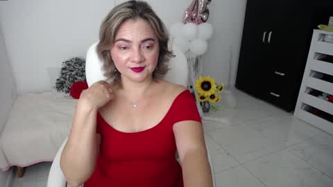 Snapshot of rebeca_milf chatting on 02/02/25, 11:40 REBECA online show from 02/02/25, 11:40