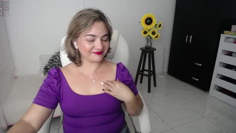 Snapshot of rebeca_milf chatting on 02/04/25, 11:06 REBECA online show from 02/04/25, 11:06