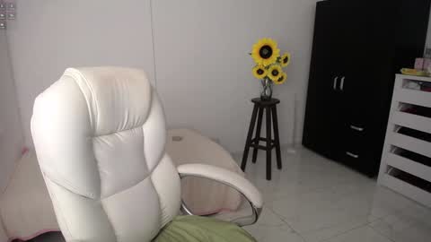 Snapshot of rebeca_milf chatting on 02/06/25, 01:16 REBECA online show from 02/06/25, 01:16