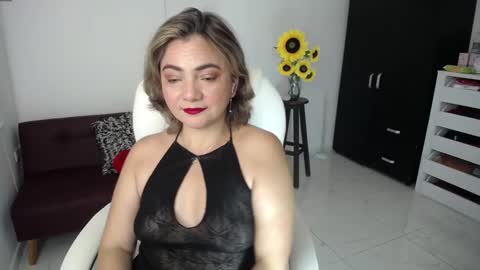 Snapshot of rebeca_milf chatting on 02/09/25, 11:25 REBECA online show from 02/09/25, 11:25
