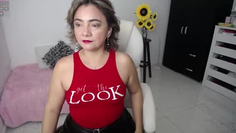 Snapshot of rebeca_milf chatting on 02/11/25, 11:43 REBECA online show from 02/11/25, 11:43