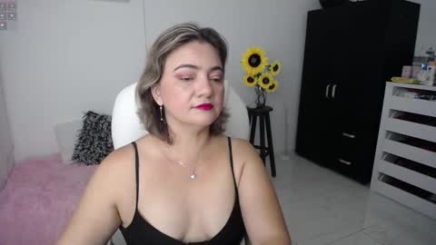 Snapshot of rebeca_milf chatting on 02/13/25, 10:02 REBECA online show from 02/13/25, 10:02