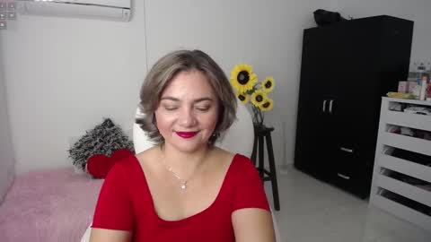 Snapshot of rebeca_milf chatting on 02/15/25, 11:39 REBECA online show from 02/15/25, 11:39