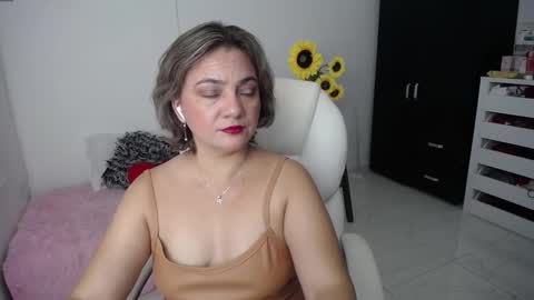 Snapshot of rebeca_milf chatting on 02/17/25, 11:34 REBECA online show from 02/17/25, 11:34