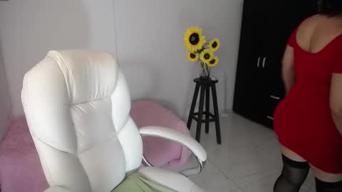 Snapshot of rebeca_milf chatting on 02/19/25, 02:44 REBECA online show from 02/19/25, 02:44