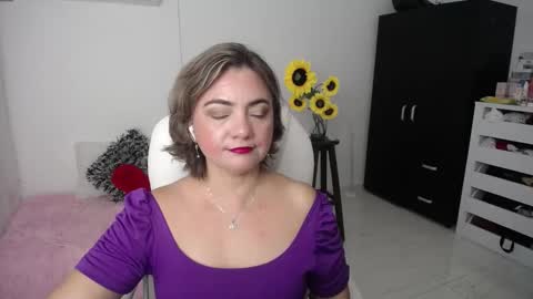 Snapshot of rebeca_milf chatting on 02/21/25, 11:22 REBECA online show from 02/21/25, 11:22