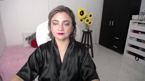 Snapshot of rebeca_milf chatting on 02/22/25, 10:51 REBECA online show from 02/22/25, 10:51