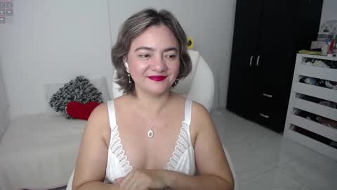 Snapshot of rebeca_milf chatting on 03/05/25, 10:44 REBECA online show from 03/05/25, 10:44