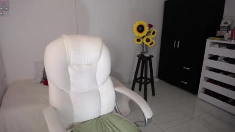 Snapshot of rebeca_milf chatting on 03/09/25, 12:31 REBECA online show from 03/09/25, 12:31