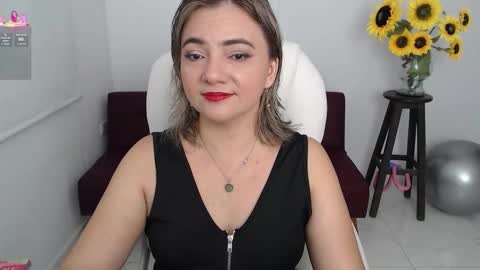Snapshot of rebeca_milf chatting on 09/14/25, 01:32 REBECA online show from 09/14/25, 01:32
