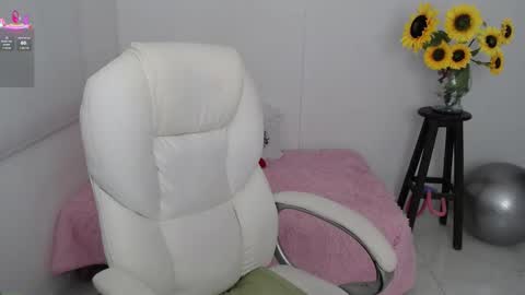 Snapshot of rebeca_milf chatting on 09/16/25, 02:18 REBECA online show from 09/16/25, 02:18