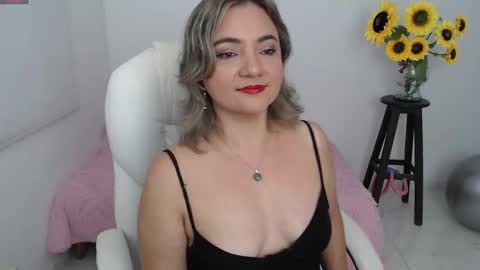 Snapshot of rebeca_milf chatting on 09/17/25, 02:52 REBECA online show from 09/17/25, 02:52