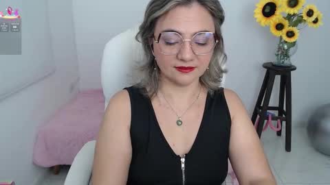 Snapshot of rebeca_milf chatting on 09/18/25, 11:56 REBECA online show from 09/18/25, 11:56