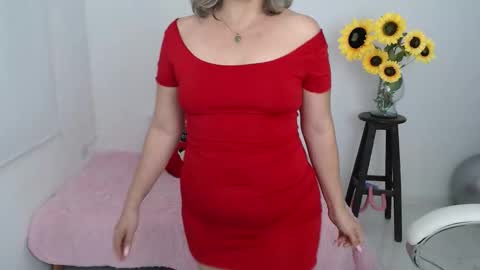 Snapshot of rebeca_milf chatting on 09/24/25, 12:52 REBECA online show from 09/24/25, 12:52