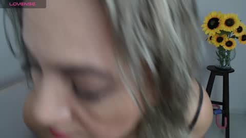 Snapshot of rebeca_milf chatting on 09/30/25, 01:27 REBECA online show from 09/30/25, 01:27