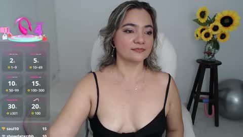 Snapshot of rebeca_milf chatting on 10/12/25, 12:59 REBECA online show from 10/12/25, 12:59