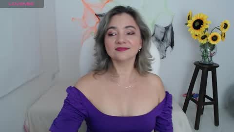 Snapshot of rebeca_milf chatting on 10/31/25, 01:34 REBECA online show from 10/31/25, 01:34