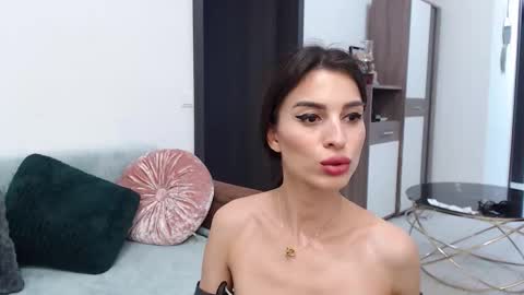 Snapshot of rebecamur chatting on 09/16/25, 03:24 rebecamur online show from 09/16/25, 03:24