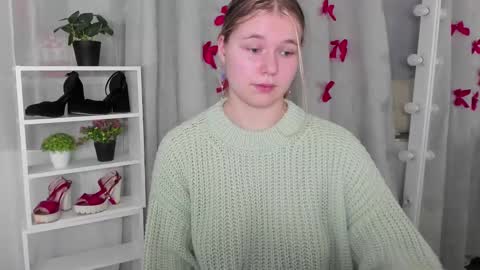 rebecca_____ online show from 02/10/25, 12:30