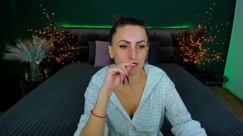 Snapshot of rebecca_diamonds chatting on 02/06/25, 06:40 rebecca_diamonds online show from 02/06/25, 06:40
