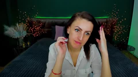 Snapshot of rebecca_diamonds chatting on 02/17/25, 12:38 rebecca_diamonds online show from 02/17/25, 12:38