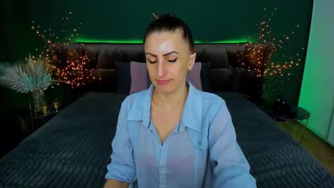 Snapshot of rebecca_diamonds chatting on 02/19/25, 10:45 rebecca_diamonds online show from 02/19/25, 10:45