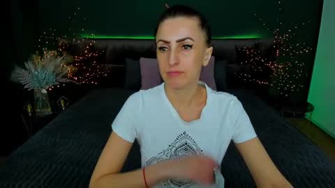 Snapshot of rebecca_diamonds chatting on 02/27/25, 10:48 rebecca_diamonds online show from 02/27/25, 10:48