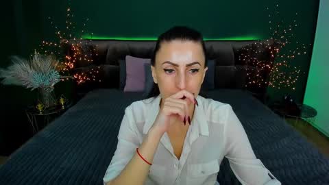 Snapshot of rebecca_diamonds chatting on 03/11/25, 10:40 rebecca_diamonds online show from 03/11/25, 10:40