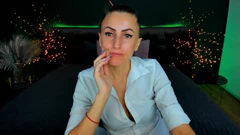 Snapshot of rebecca_diamonds chatting on 09/11/25, 12:05 rebecca_diamonds online show from 09/11/25, 12:05