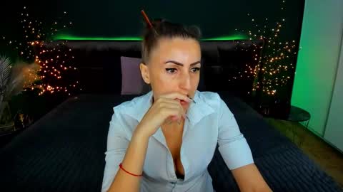 Snapshot of rebecca_diamonds chatting on 09/29/25, 05:34 rebecca_diamonds online show from 09/29/25, 05:34