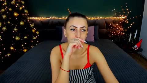 rebecca_diamonds online show from 12/21/25, 06:31