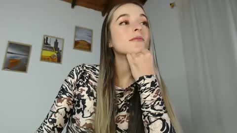 Snapshot of rebecca_johonsonn chatting on 01/14/25, 11:58 Becca Johnsoon online show from 01/14/25, 11:58